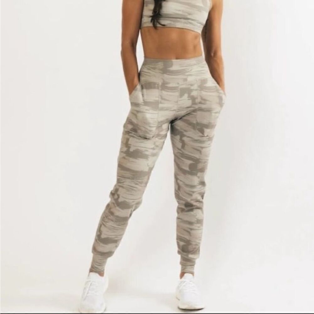 Alphalete Women's Surface Expanse Jogger Desert Canvas Camo Wicking Size Medium